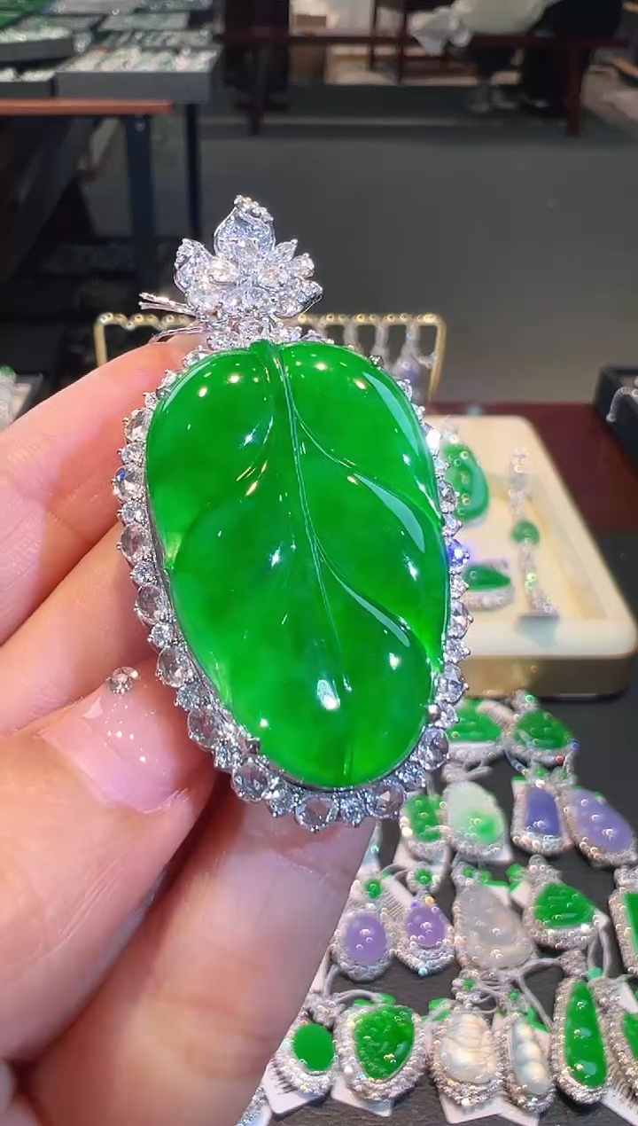 【闪购商品】翡翠吊坠(不含链)18K金镶嵌翡翠