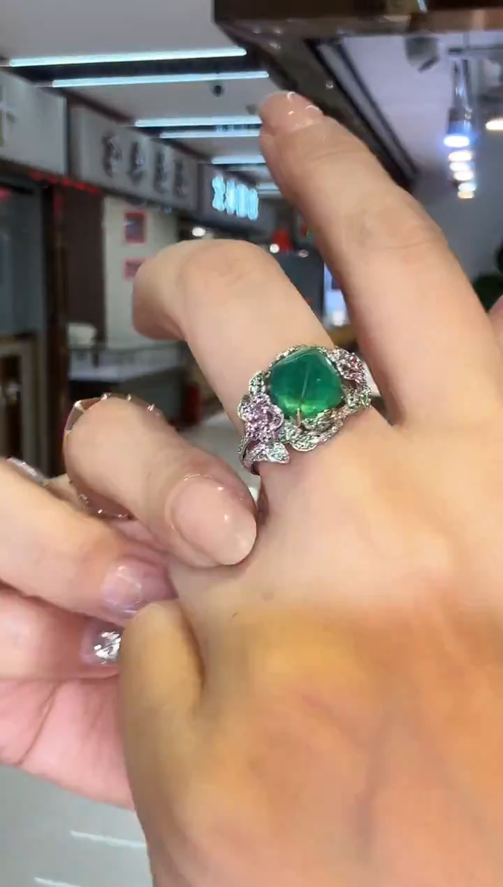 18K金镶嵌戒指祖母绿花园