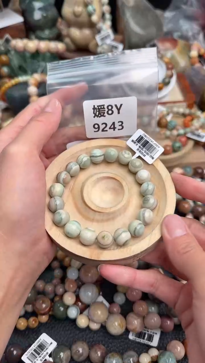 【闪购商品】石英质玉未镶嵌手链8Y9243