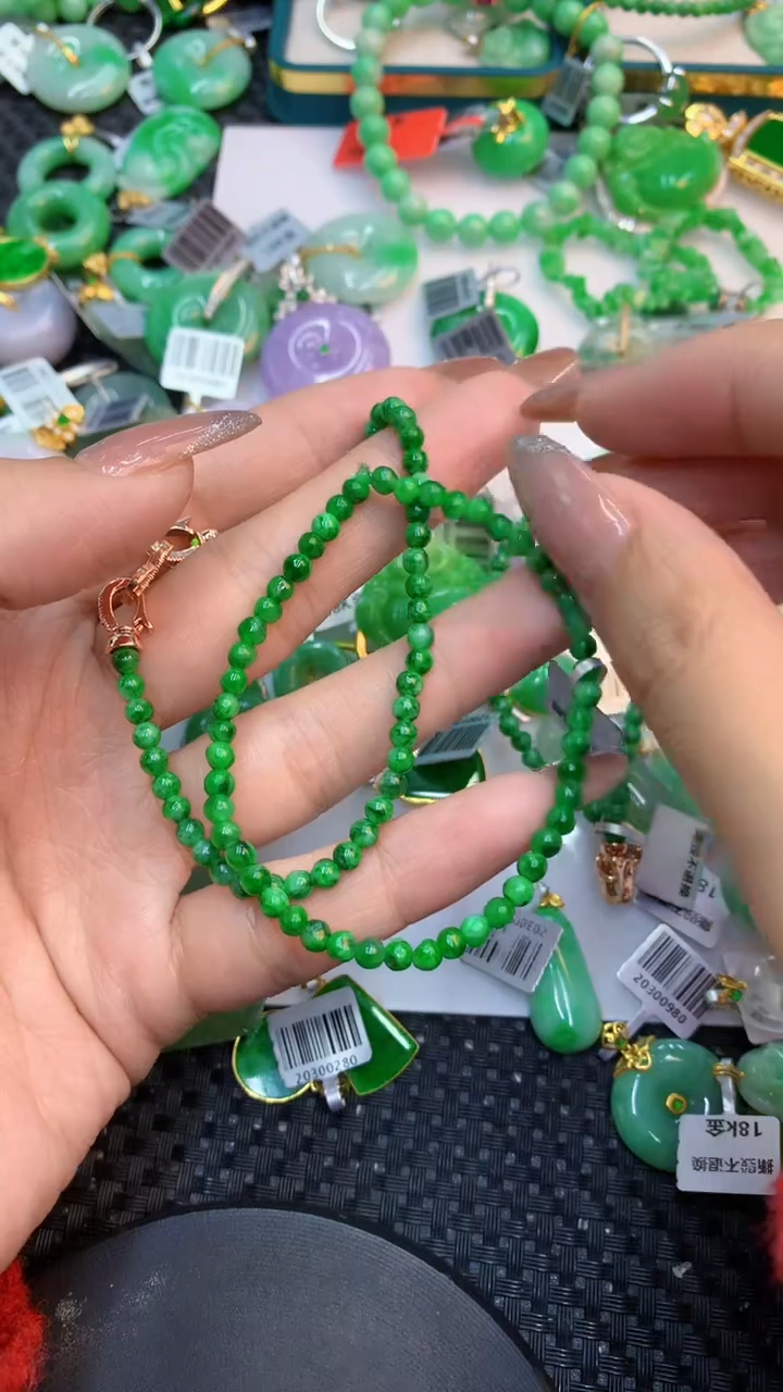 颈饰未镶嵌翡翠1