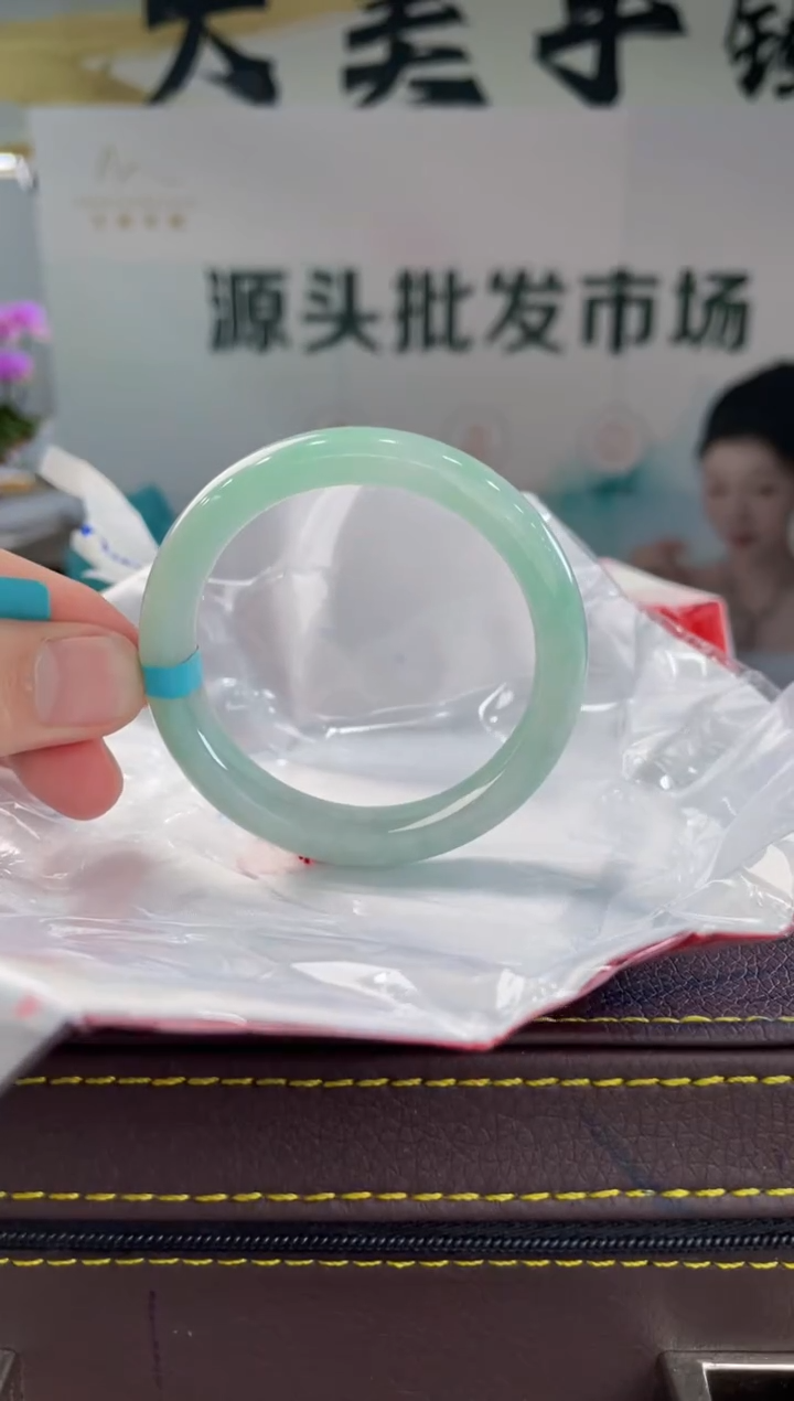 【闪购商品】翡翠手镯未镶嵌手镯