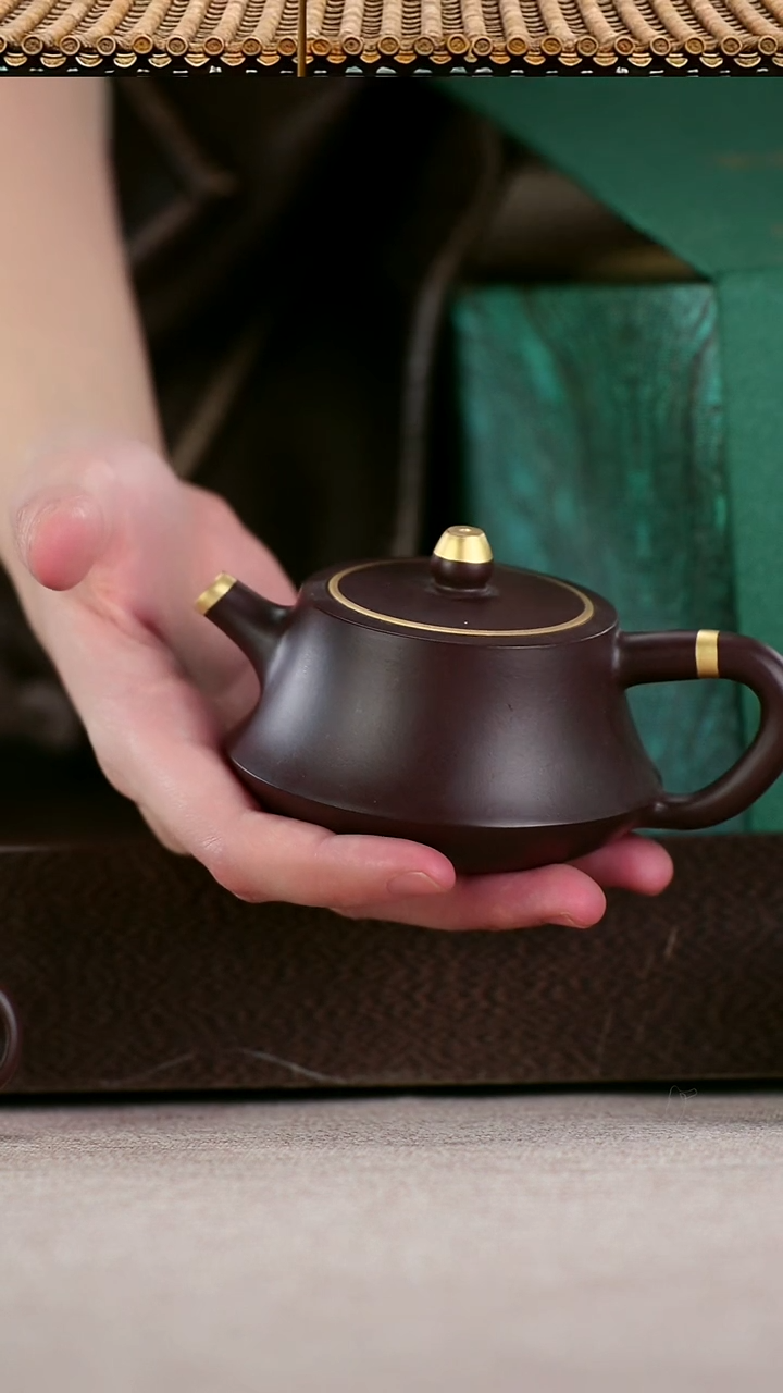 茶壶紫砂四号井茄皮紫泥描金柱础140cc