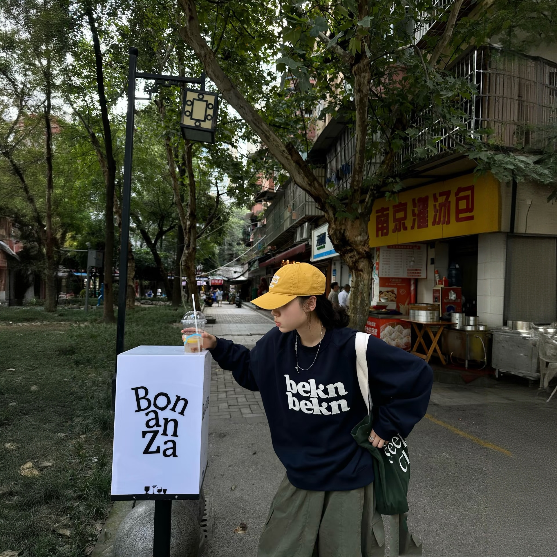 港式复古简约字母印花圆领卫衣男女2025宽松百搭慵懒感上衣外套