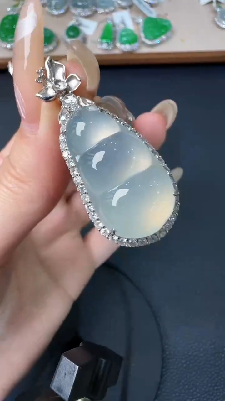 【闪购商品】翡翠吊坠(不含链)18K金镶嵌43