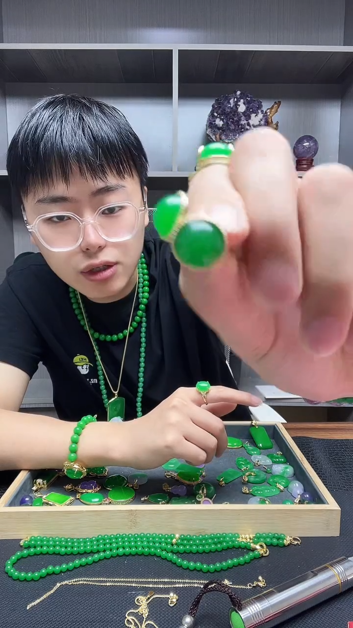 翡翠14K金镶嵌耳钉耳钉