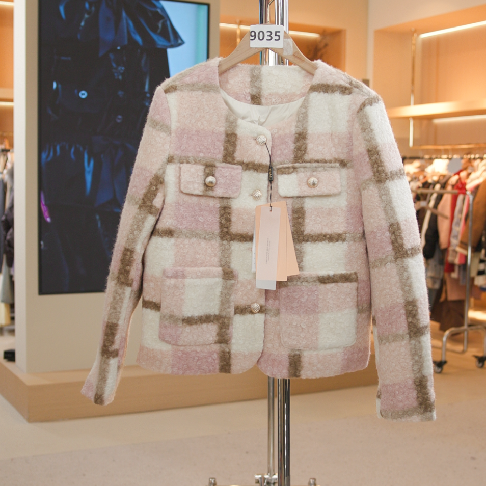 9035 冬季常规款百搭气质羽绒外套女装