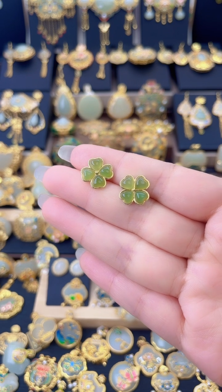 颈饰银S925镀金镶嵌和田玉四叶草耳钉