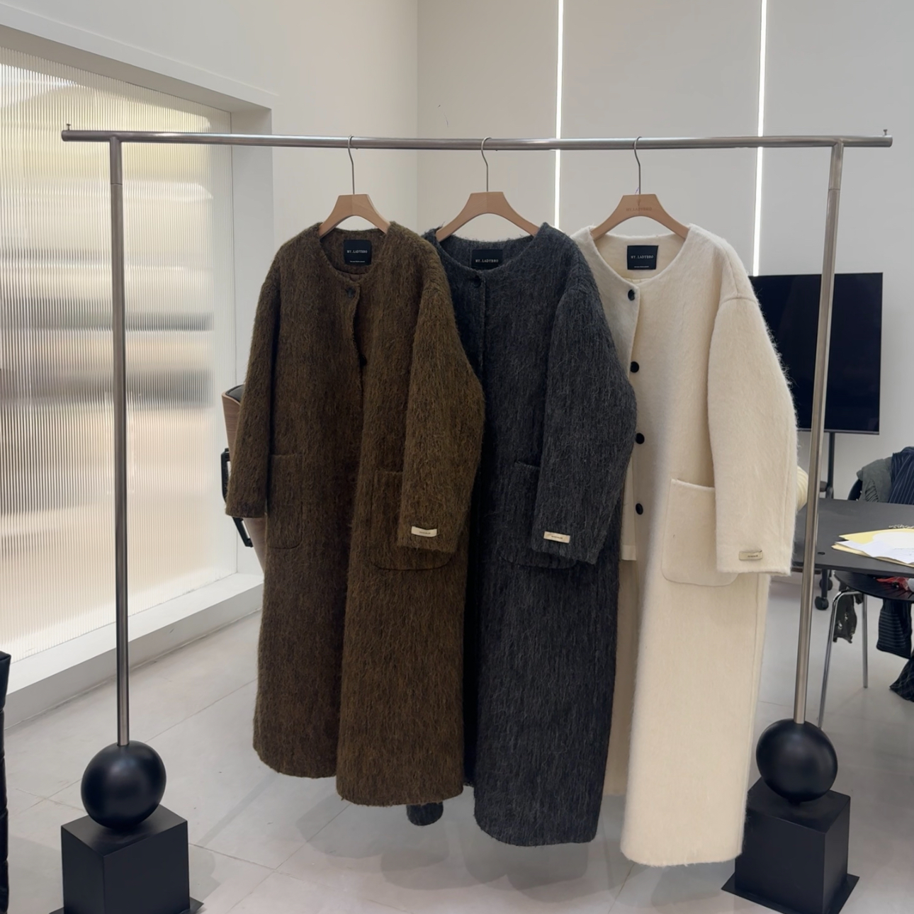 施施专属2025冬季全新意大利工艺拉毛苏力羊驼无领大衣