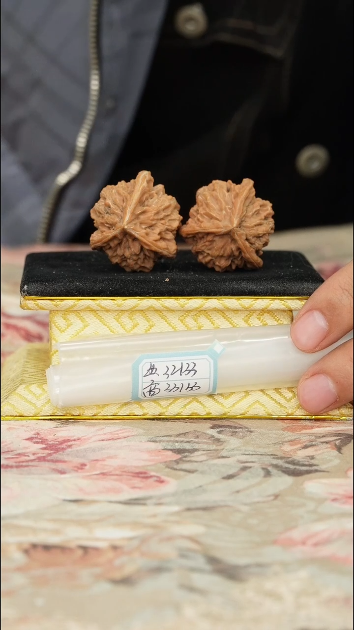 【闪购商品】文玩核桃把件盘山三棱