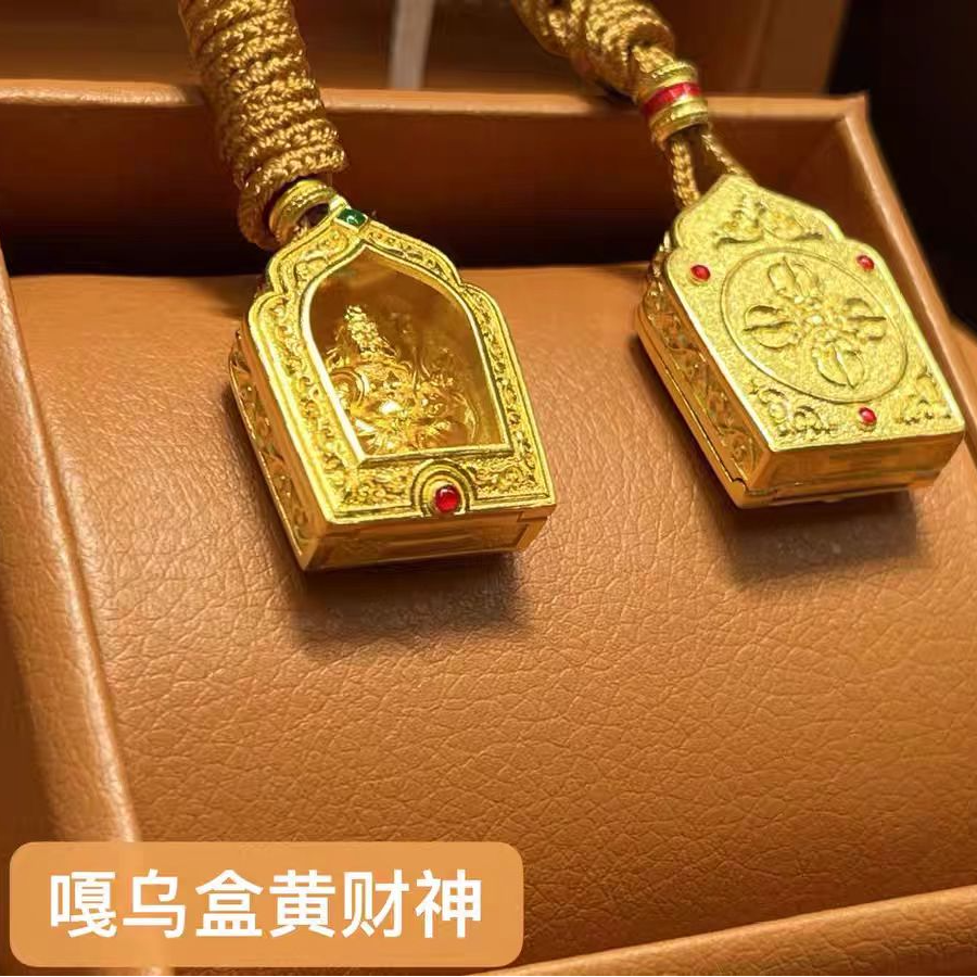 嘎乌盒黄财神吊坠编绳金色镶嵌精美项坠实心时尚黄财神