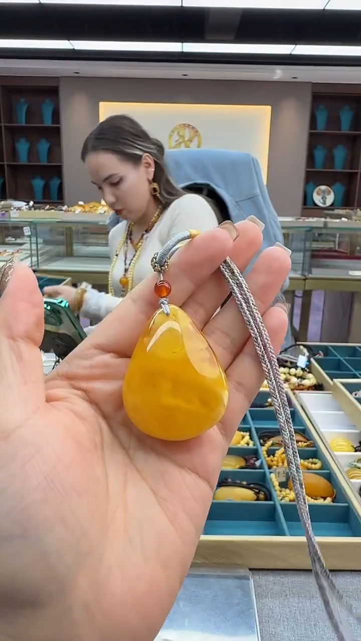 琥珀颈饰未镶嵌204秒拍号 假一罚三 