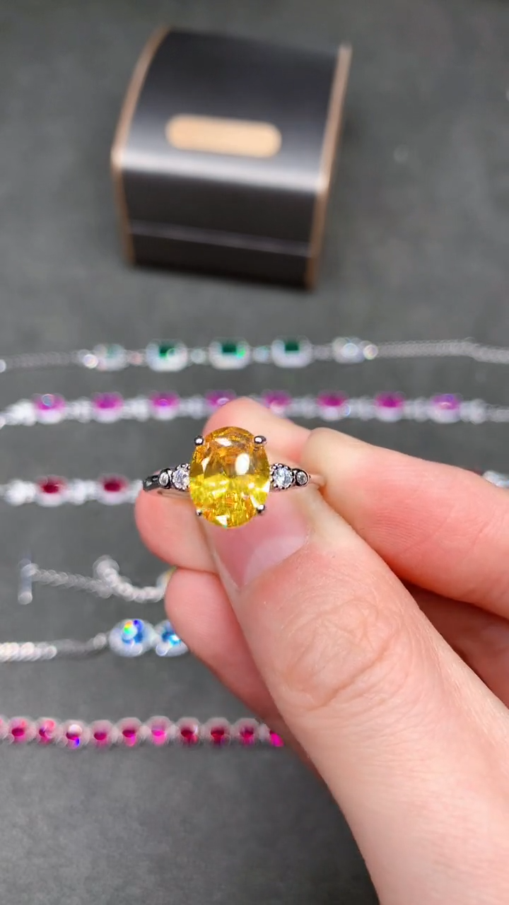 【闪购商品】彩色蓝宝石戒指银S925镶嵌......