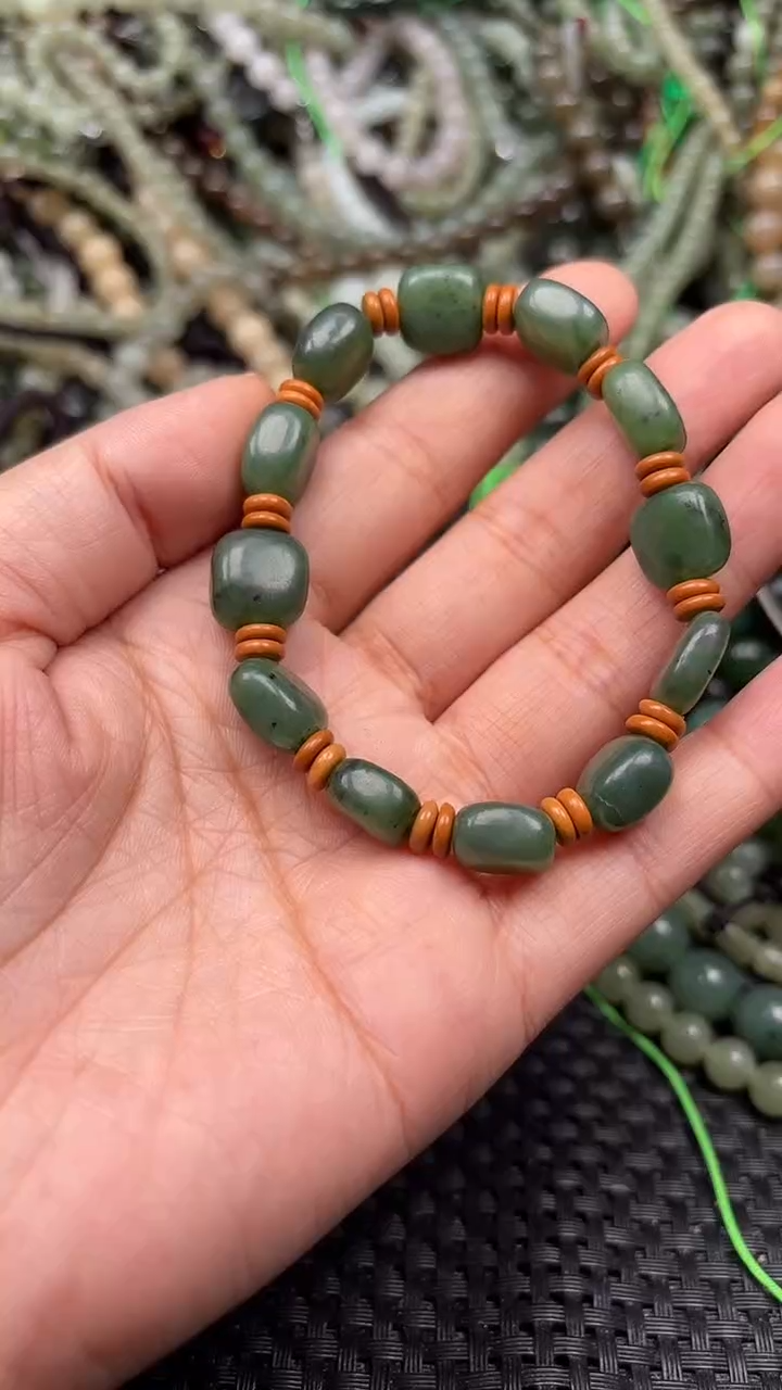 颈饰未镶嵌和田玉1