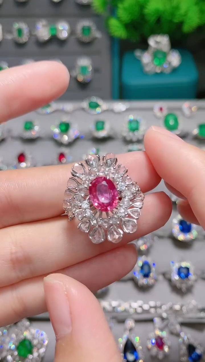 彩色蓝宝石18K金戒指18K金镶嵌.