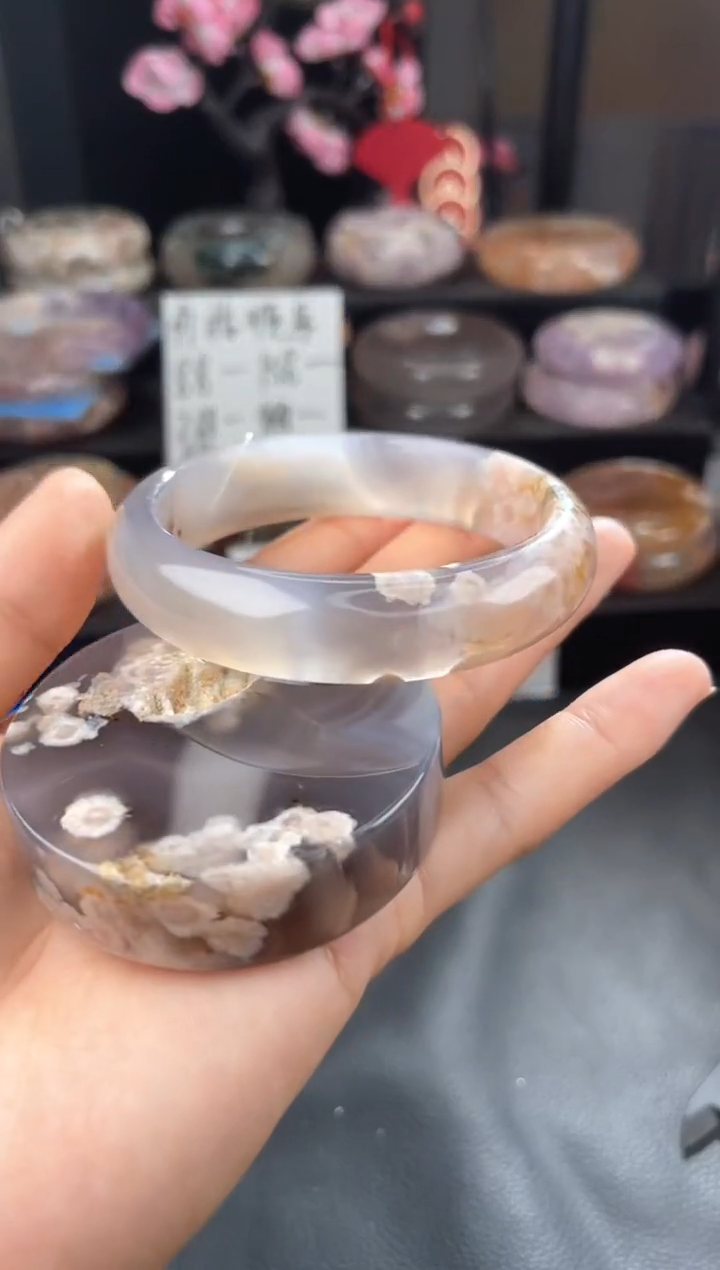 【闪购商品】石英质玉手镯未镶嵌61