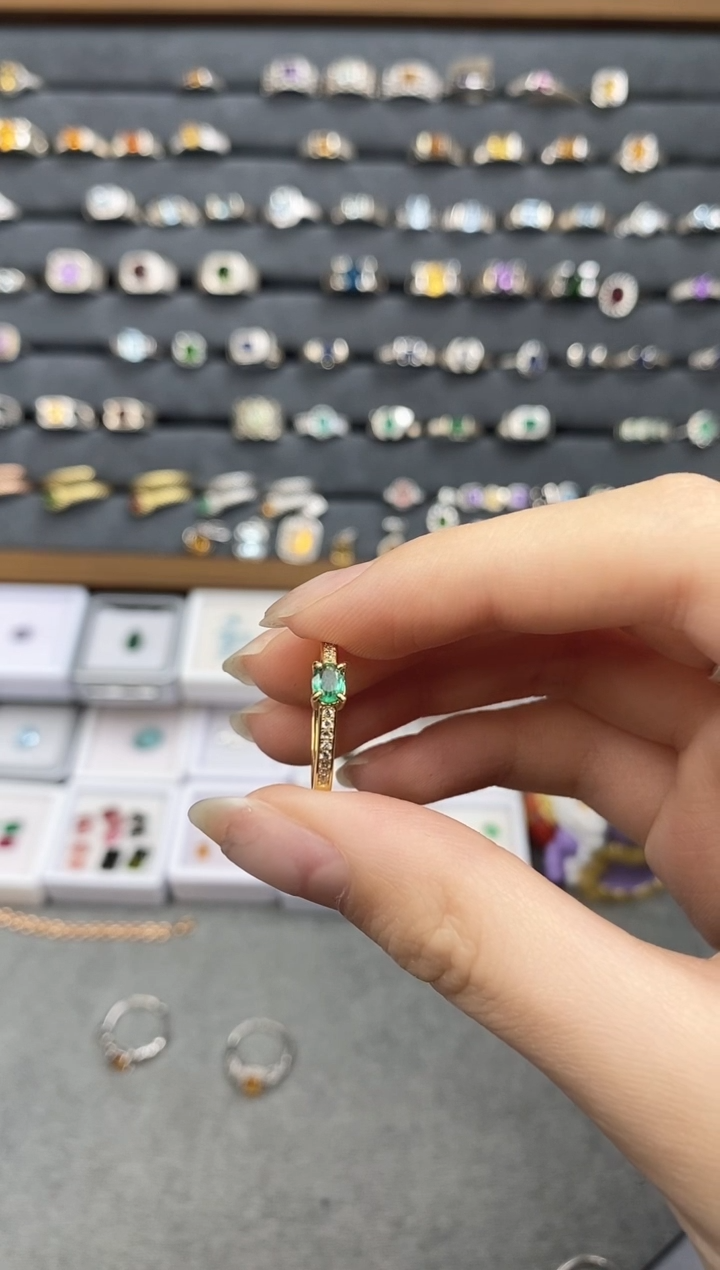 银S925镶嵌戒指祖母绿1111