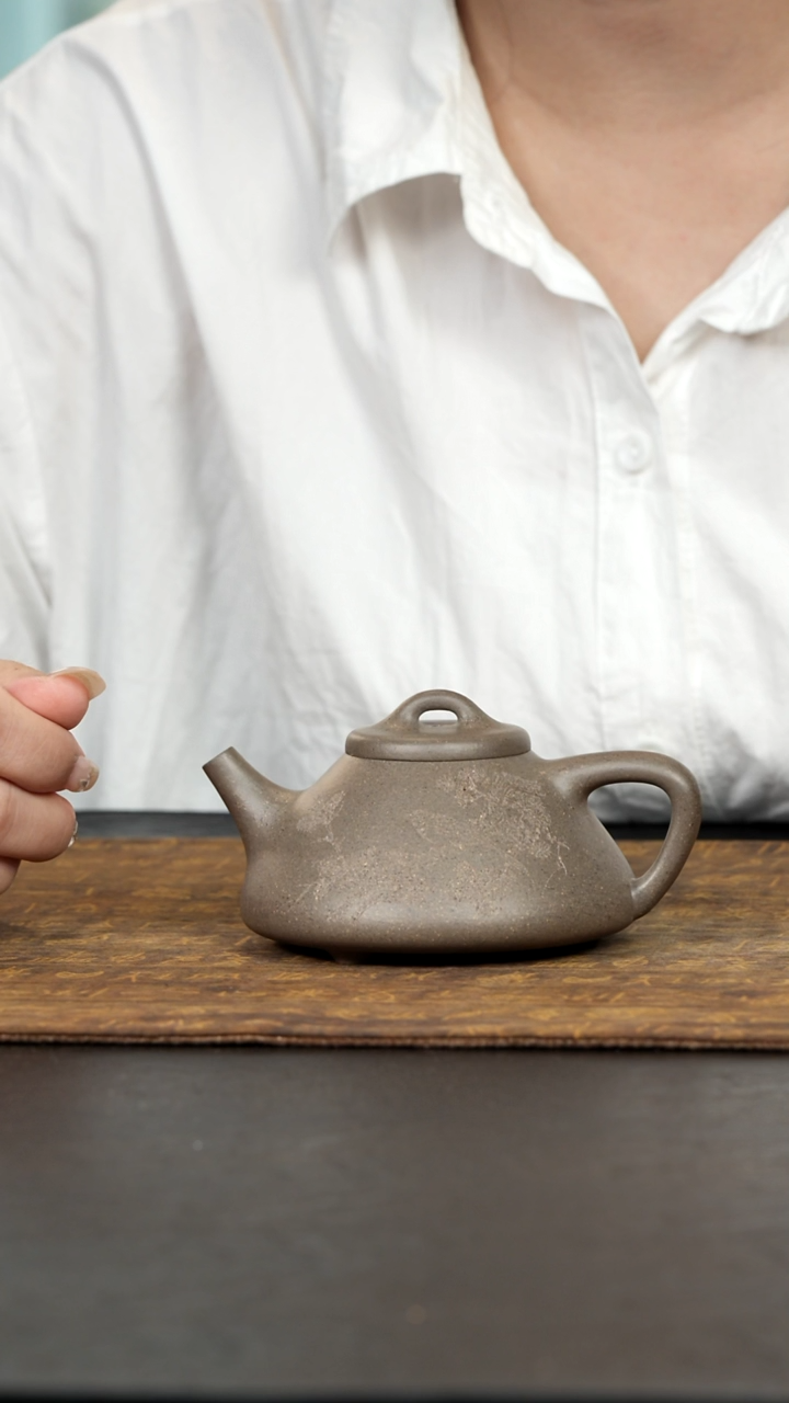 茶壶紫砂蟹壳青刻绘子冶180cc