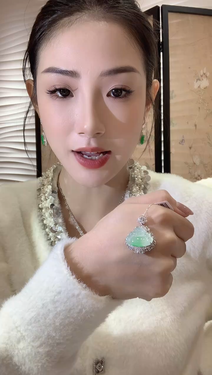 【闪购商品】翡翠吊坠(不含链)18K金镶嵌D149翡翠