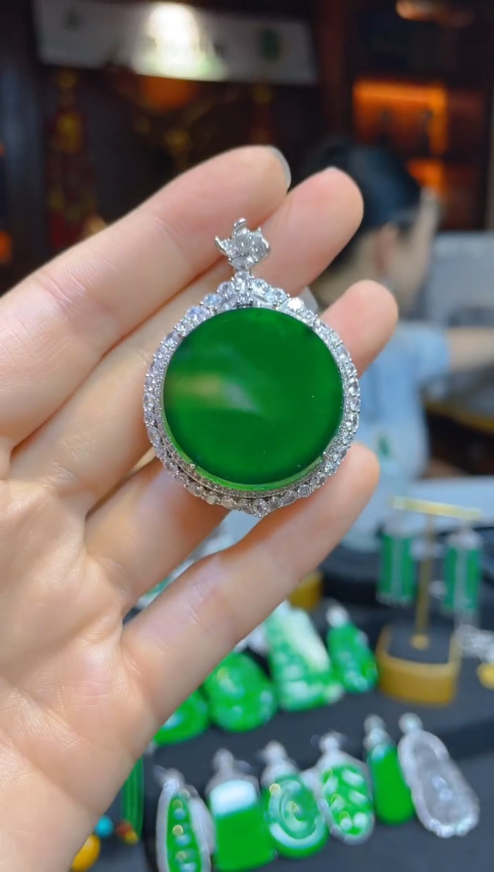 【闪购商品】翡翠颈饰银S925镶嵌119681天然A货翡翠圆牌