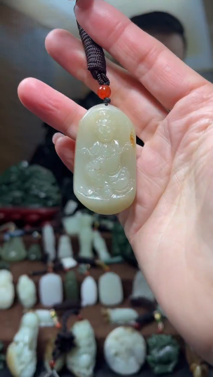 颈饰未镶嵌和田玉.