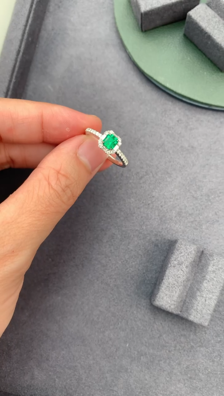 【闪购商品】祖母绿戒指18K金镶嵌51分祖母绿戒指