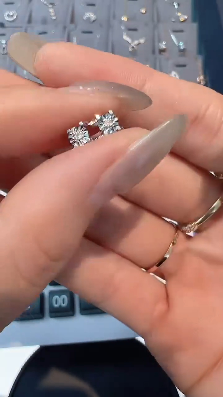 【闪购商品】钻石耳饰18K金镶嵌耳钉