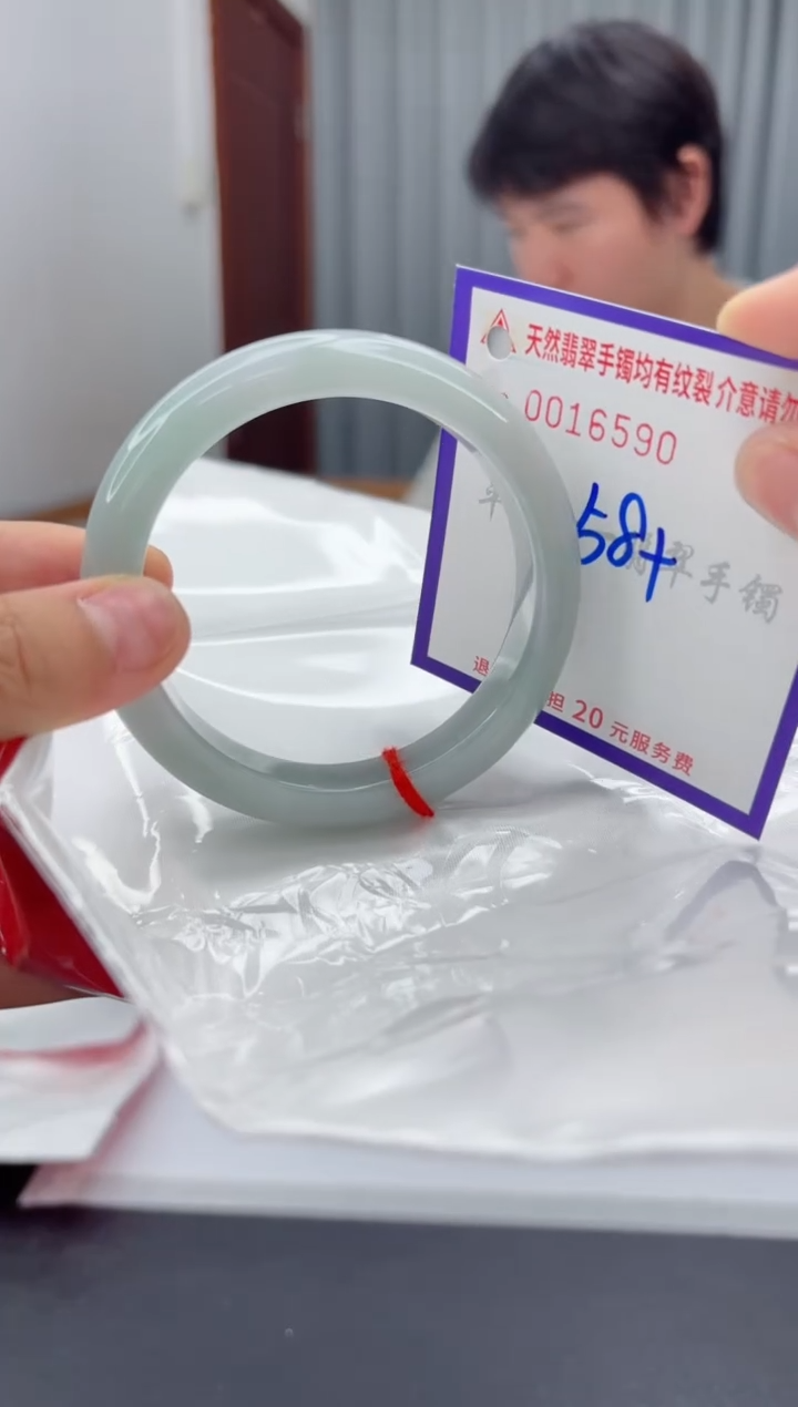 翡翠手镯未镶嵌1