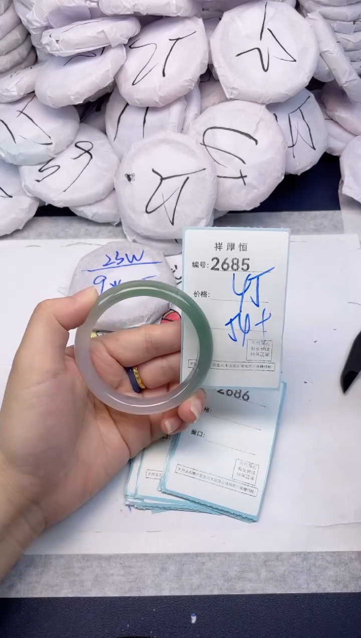 玛瑙/玉髓手镯未镶嵌2685