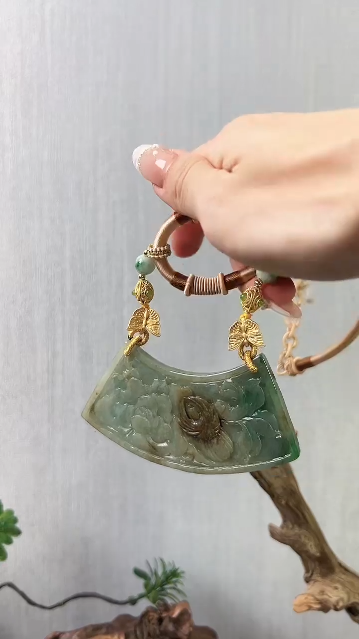 【闪购商品】翡翠颈饰未镶嵌牡丹