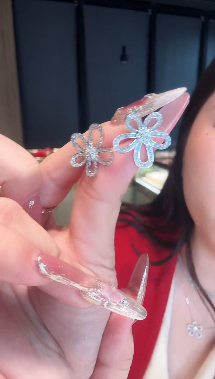 【闪购商品】钻石耳饰18K金镶嵌满钻五花