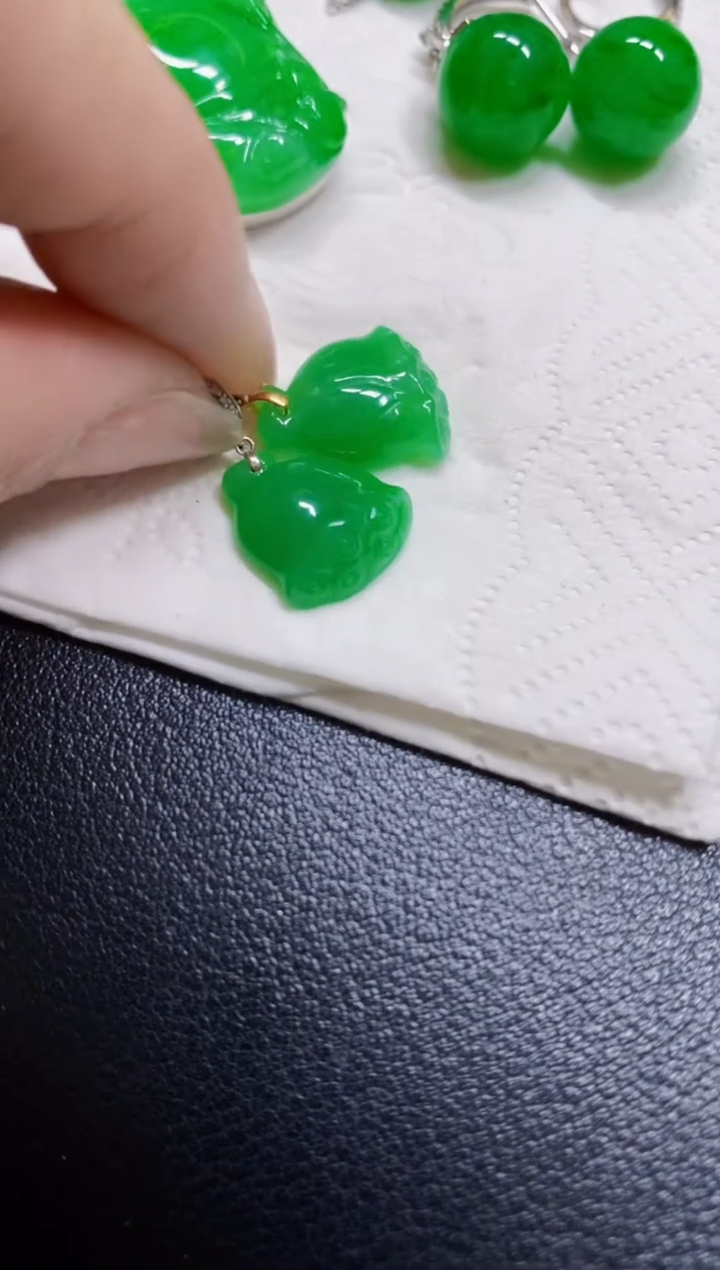 颈饰18K金镶嵌翡翠多样性发货发1个