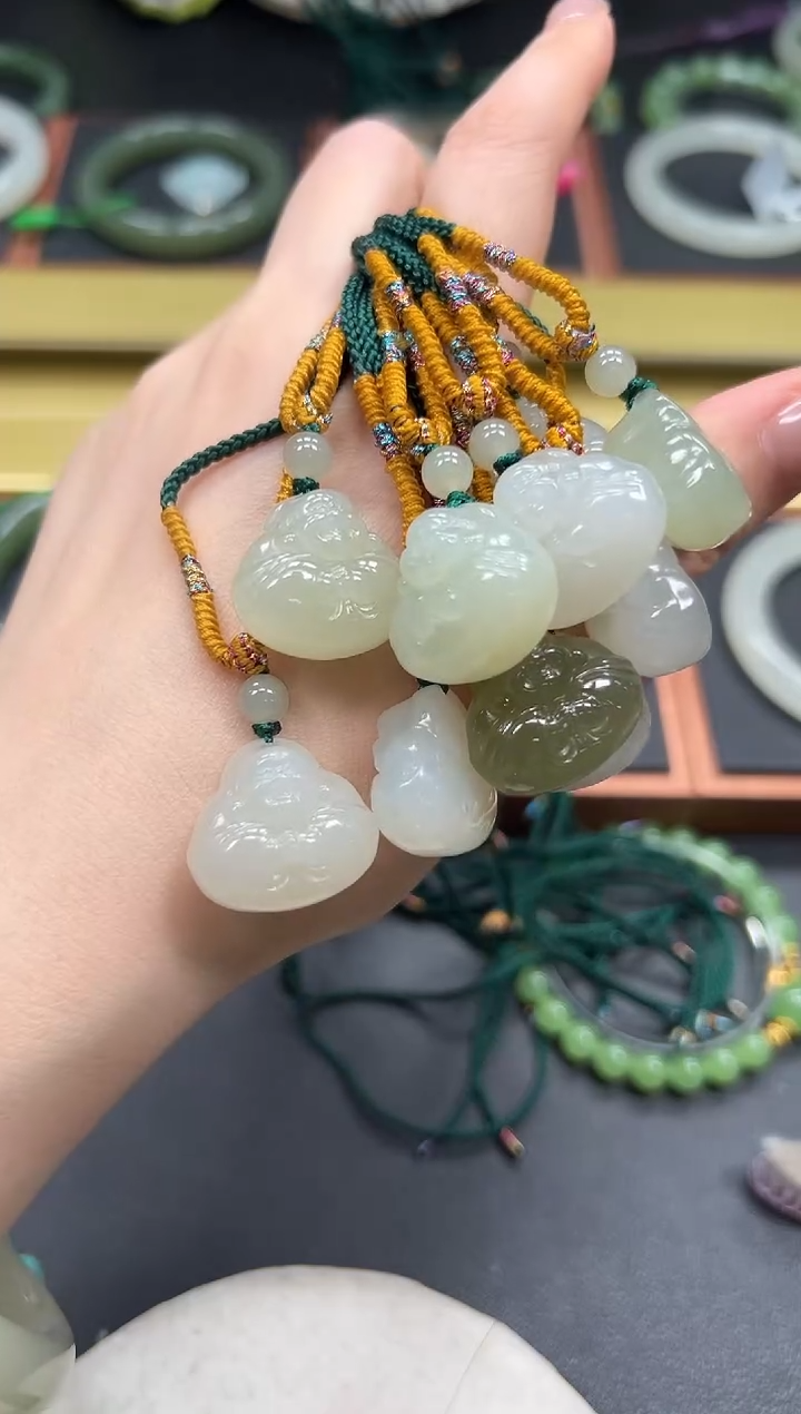 颈饰未镶嵌和田玉抱抱佛吊坠多样性发一/有瑕19*21*10