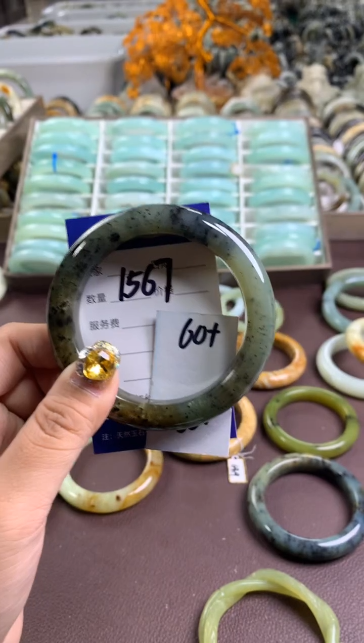 【闪购商品】蛇纹石玉手镯未镶嵌1567