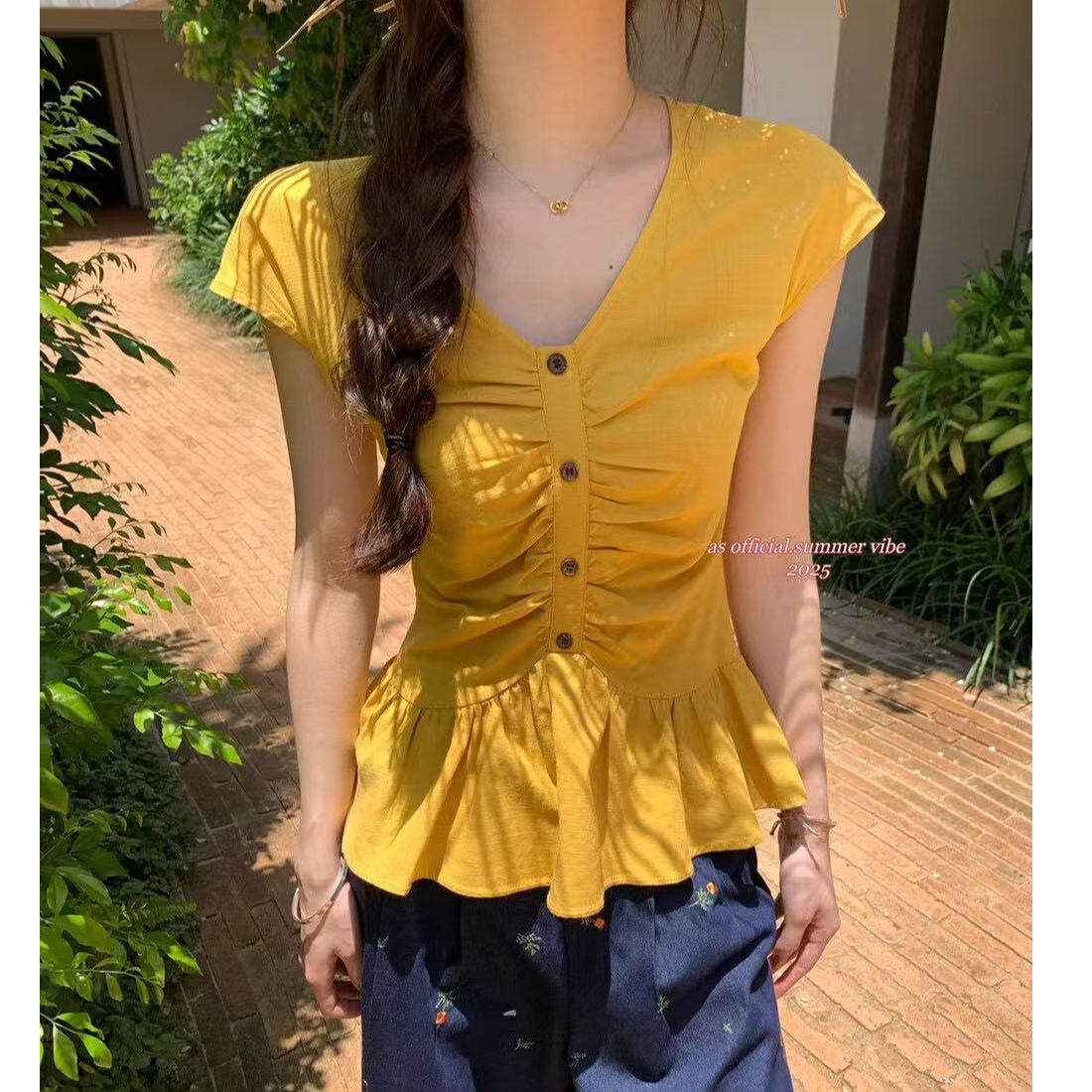 2025夏季荷叶边下摆V领皱褶设计感上衣小衫别致收腰显瘦衬衫上衣