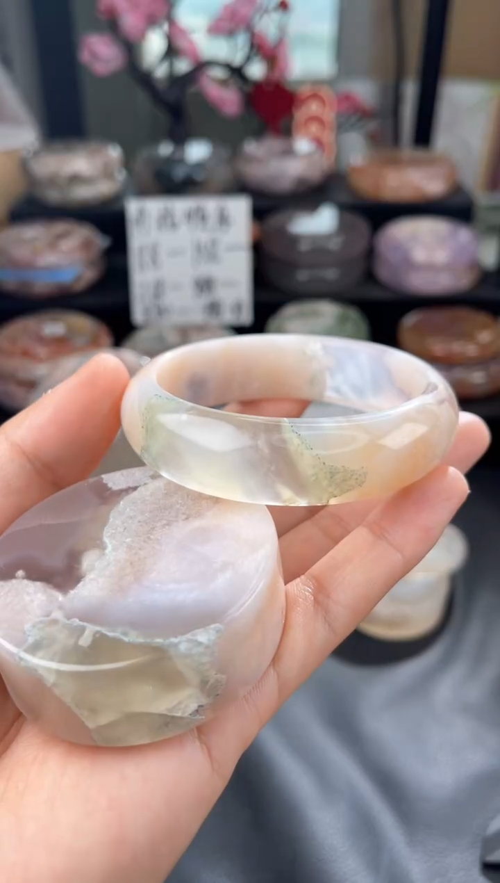 【闪购商品】石英质玉手镯未镶嵌57