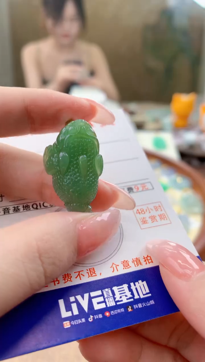 颈饰18K金镶嵌翡翠天然A货翡翠挂件