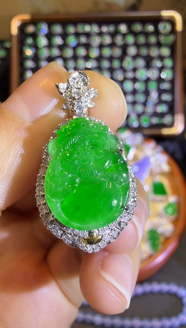 【闪购商品】翡翠吊坠(赠链)18K金镶嵌高冰满绿小财神吊坠