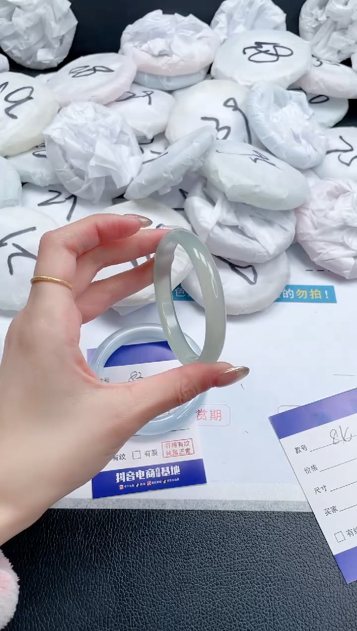 【闪购商品】石英质玉手镯未镶嵌24J84-57