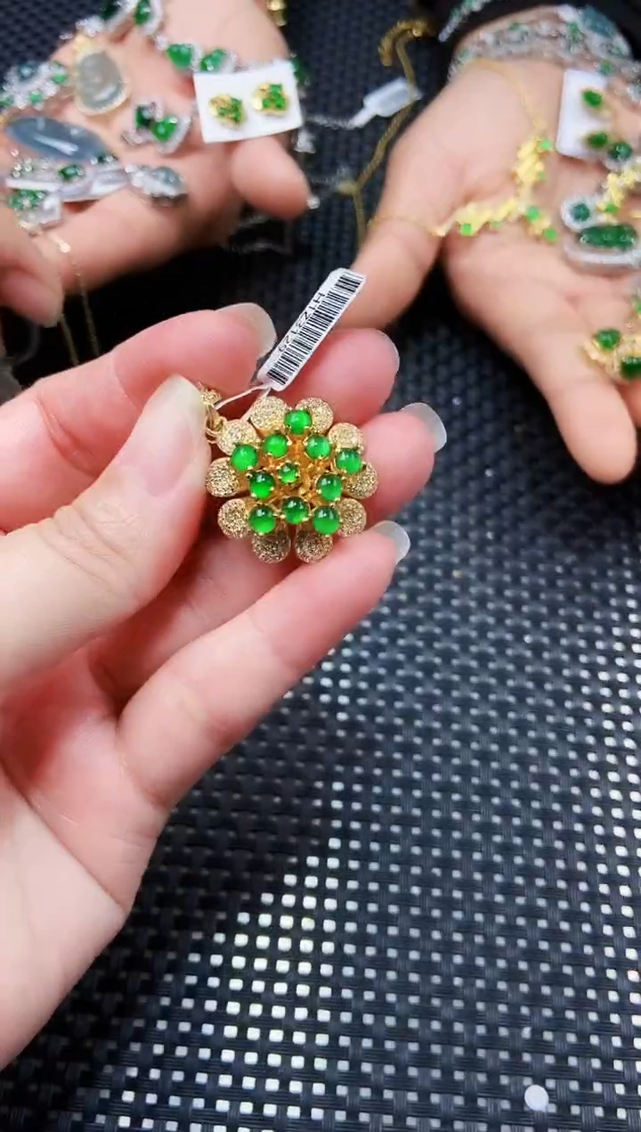 【闪购商品】翡翠颈饰未镶嵌111111111