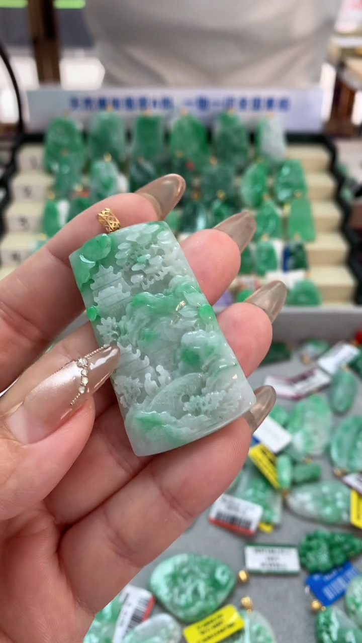 【闪购商品】翡翠吊坠(不含链)18K金镶嵌挂件