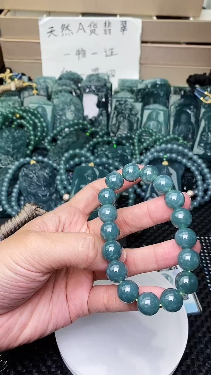 颈饰未镶嵌翡翠 