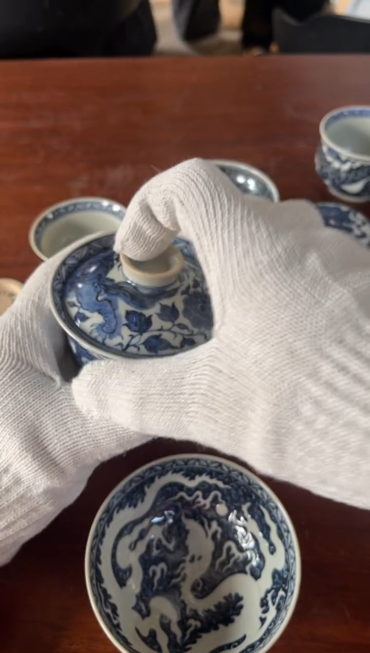 @@景德镇陶瓷搏泥幻化狮子盖碗