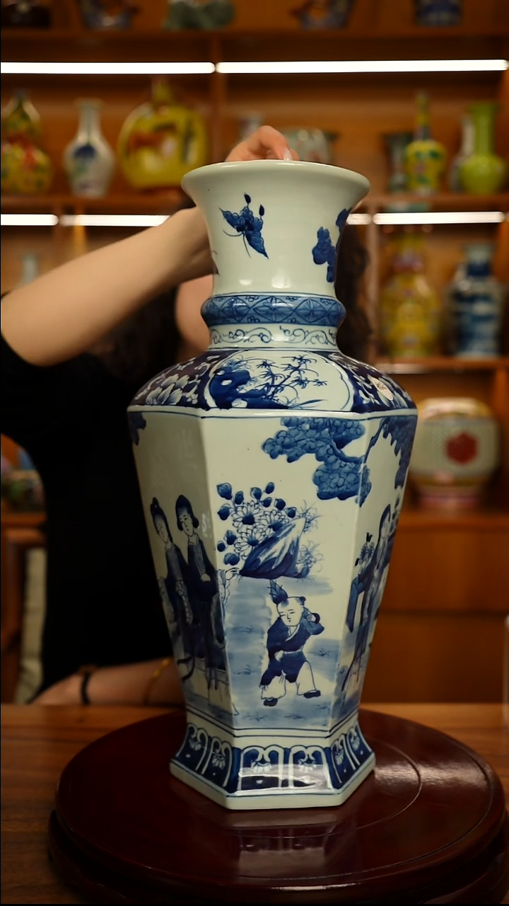其他瓷青花三娘教子花瓶一只
