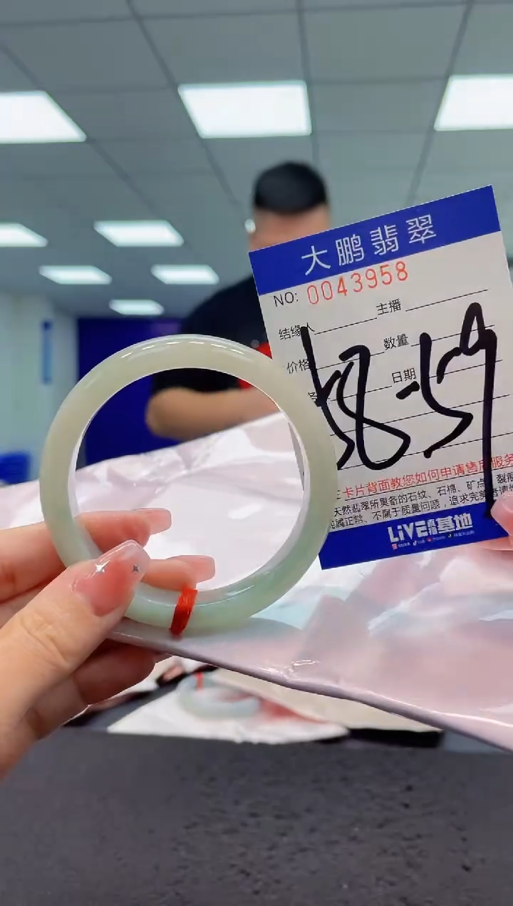 【闪购商品】翡翠手镯未镶嵌AAAAAAAAAA