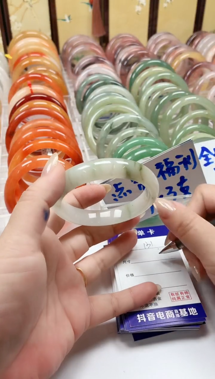 石英质玉手镯未镶嵌132/58.2