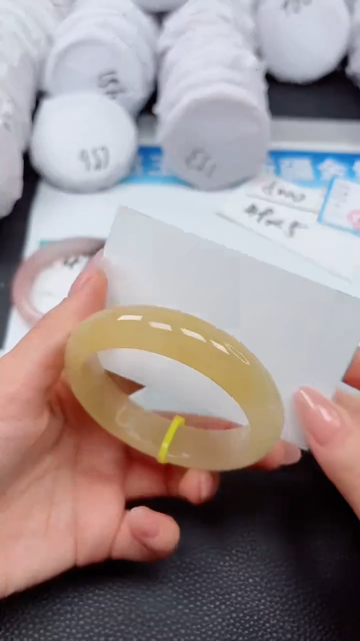 【闪购商品】石英质玉手镯未镶嵌A476