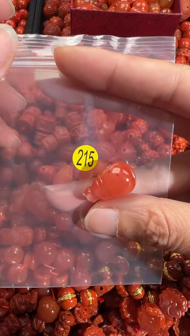 南红玛瑙未镶嵌颈饰1