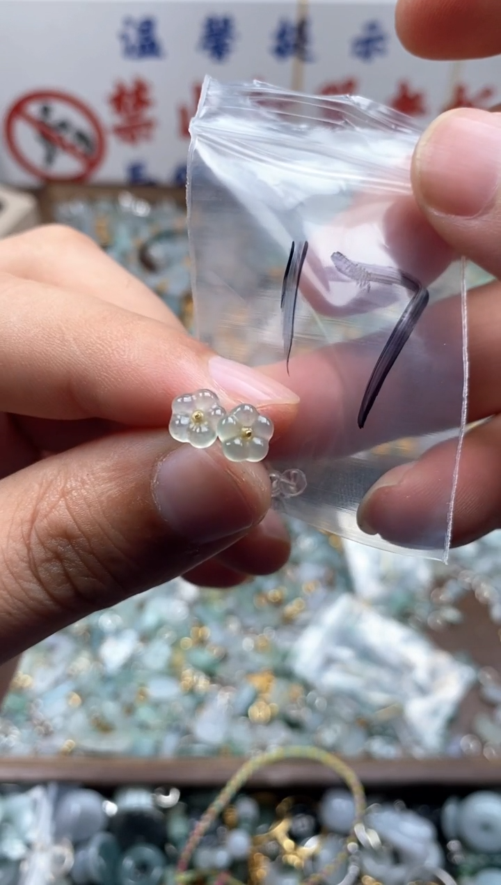 【闪购商品】翡翠颈饰未镶嵌哥哥