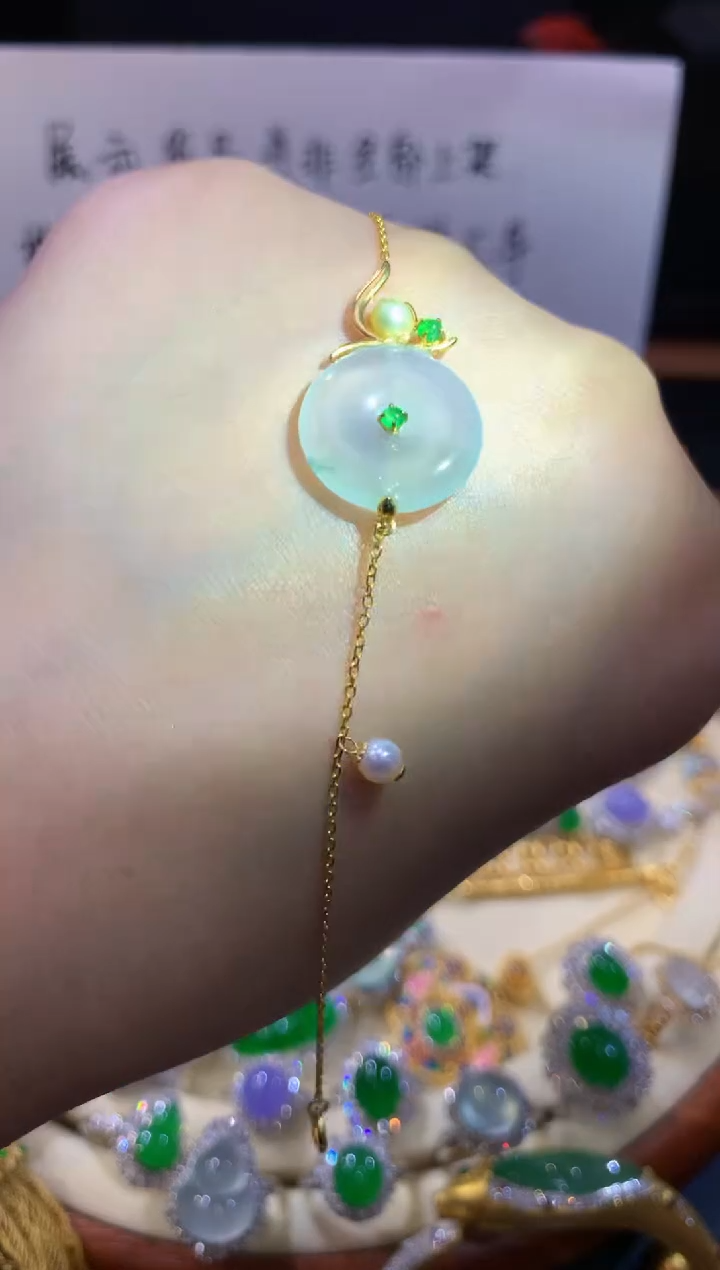 吊坠(不含链)18K金镶嵌翡翠21扣子手链