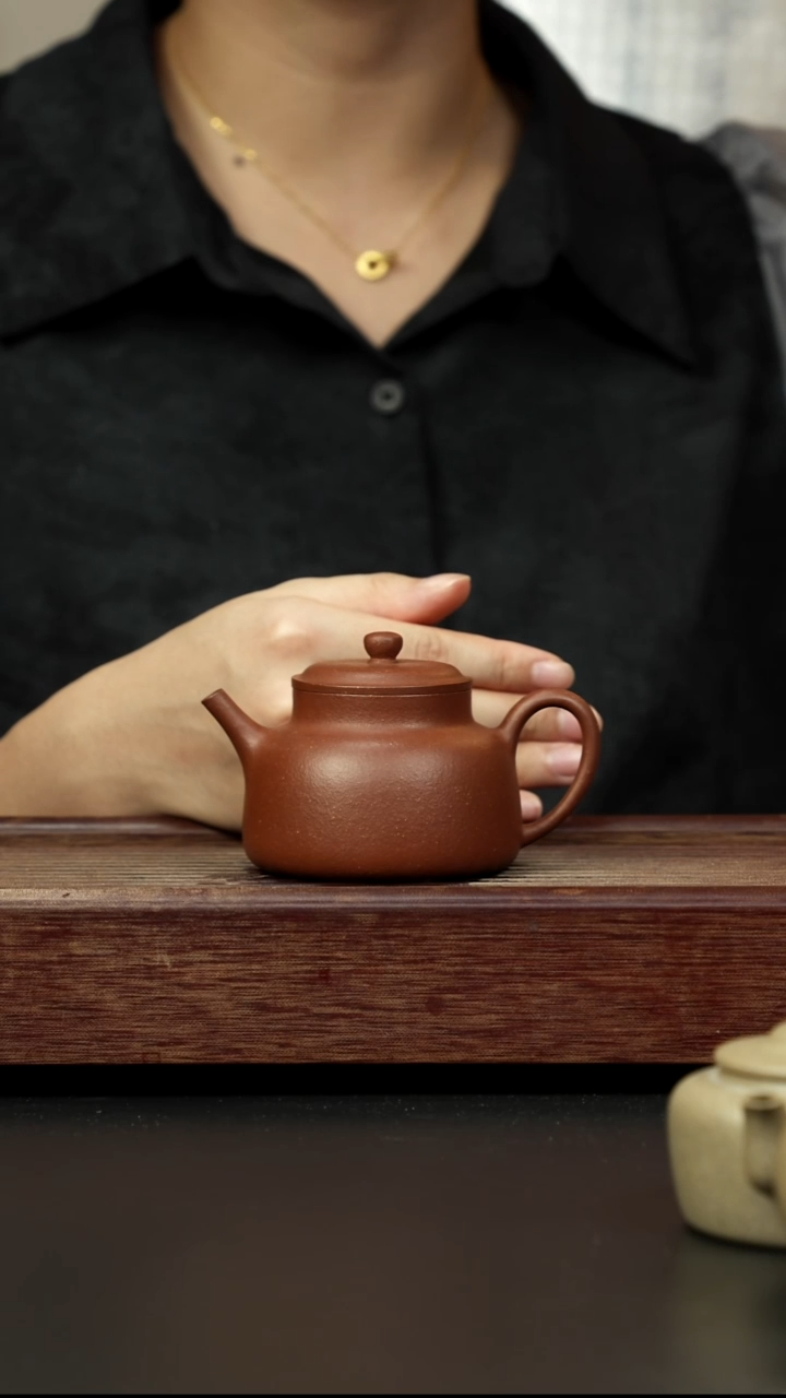 紫砂茶壶红降坡 言心